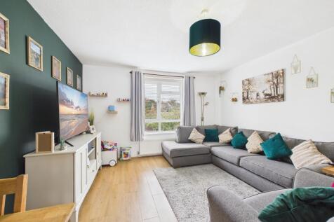 Horsham, RH13 - property photo