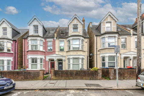 London, SE25 - property photo