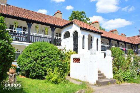 2-bed flat on Drummond Gardens, Epsom, Surrey, KT19, £1,500/mo