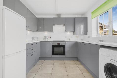 16 The Limes, Dedworth Rd, Windsor SL4 4US7.JPG