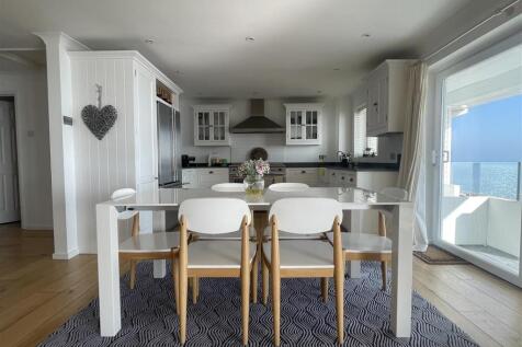 Keelan table to kitchen 1.JPG