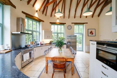 Kitchen 2.jpg
