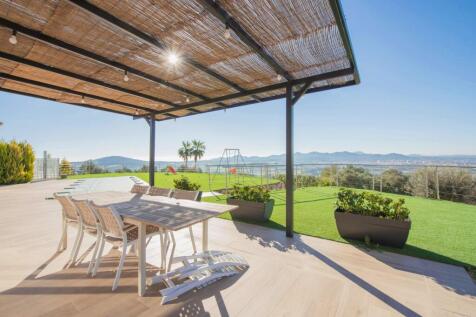 Modern newly built chalet with unobstructed views on a hill north of Manacor