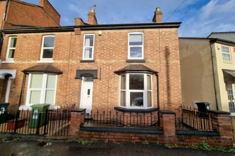 4-bed terraced on 49 Tachbrook Road, Leamington Spa, £2,380/mo