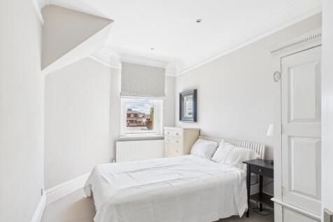Trouville Road, Clapham South photo 4