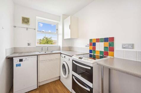 Molyneux Drive, Tooting photo 4