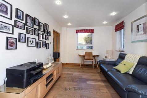 Whiteposts, Gorse Hill, DA4 0JU 022.jpg