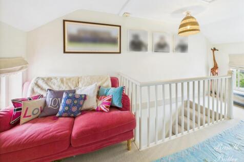 CAM01995G0-PR0332-STILL008