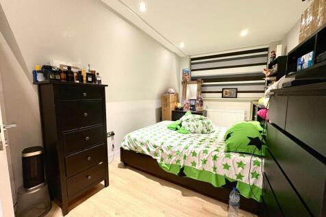 Esher House, St. Leonards Road photo 4