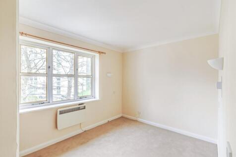 Alexandra Lodge, Monument Hill, Weybridge, KT13 photo 4