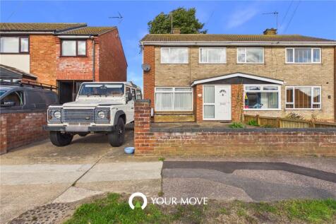 3-bed semi-detached on Clifford Drive, Lowestoft, Suffolk, NR33, £1,050/mo