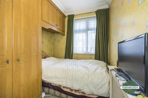 St. Heliers Road, London, E10 6BH photo 4