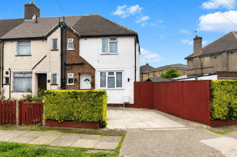 3 bed end terrace for sale Pinewood Avenue, Uxbri