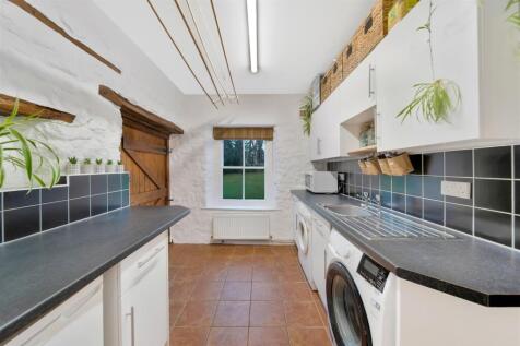 Derwent Cottage - Interior - Wide-8.jpg