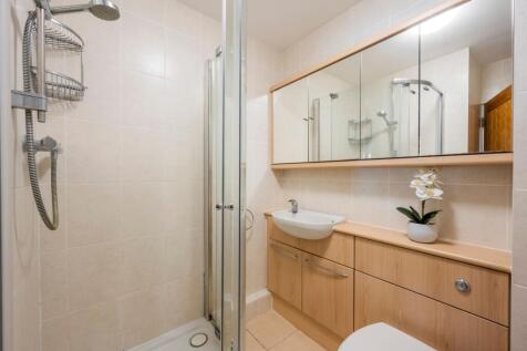 Separate Shower Room
