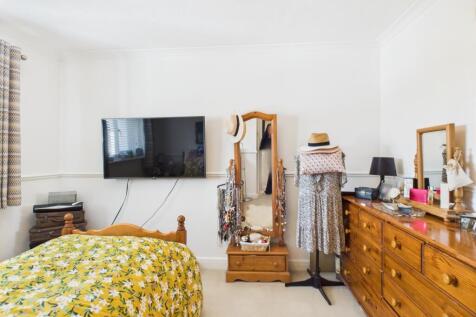 CAM03729G0-PR0056-STILL044