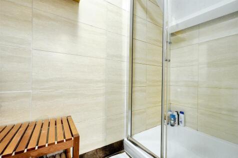 Bedroom 5 Ensuite_3.jpg