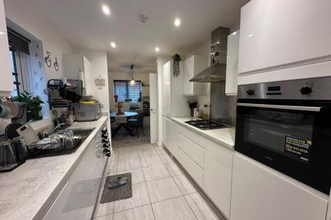 Abbots Drive, Oadby, LE2 2GL photo 3