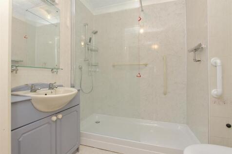 48 Archers Court (11).JPG