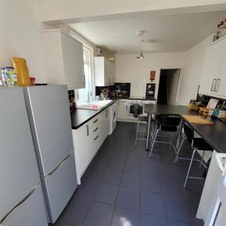 Kitchen (2).jpg