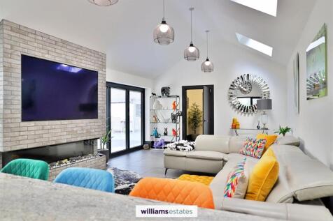 Open Plan Living / Kitchen