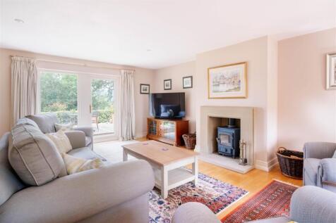 Living Room.jpg