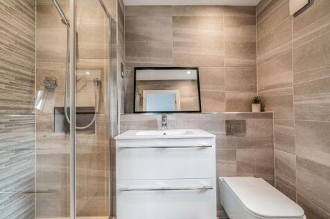 En-suite Shower 2