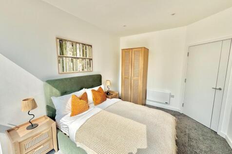 Buckingham Court, MK9 photo 3