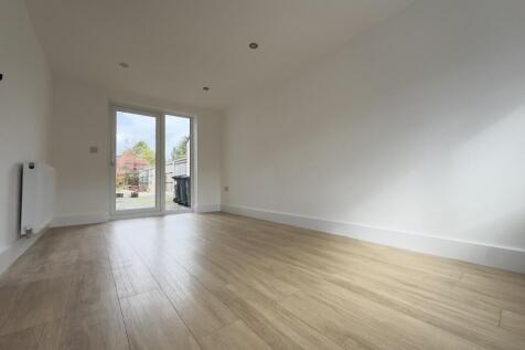 Bramcote Avenue, Chilwell, Nottinghamshire photo 4