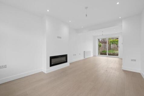 Romsey Drive, Cheadle Hulme, SK8 photo 4