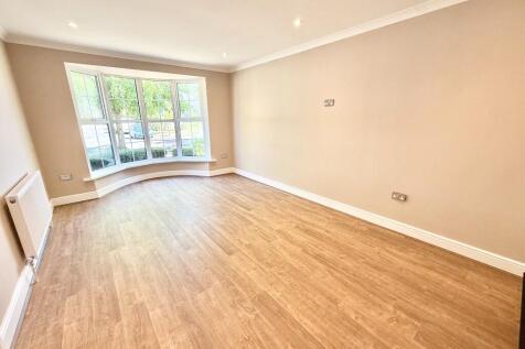 Palmerston Avenue, Christchurch, Dorset, BH23 photo 3