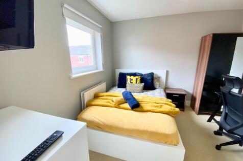 Room 4, 3 Seacole Crescent, Swindon, Wiltshire, SN1 photo 3