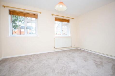Hazelhurst Crescent, Horsham, RH12 photo 4