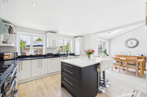 CAM03218G0-PR0694-STILL017