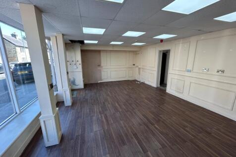 Retail Property (high street) to rent Image 5