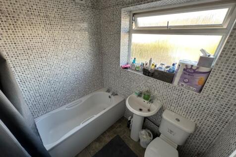 10 Gordon Street, CV31 1HR photo 4