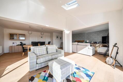Sitting/Dining room
