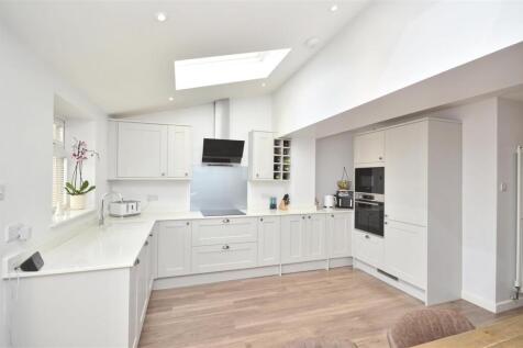 Open Plan Kitchen / Diner / Family Room