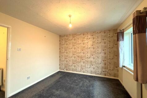 Bedroom 1 (2)