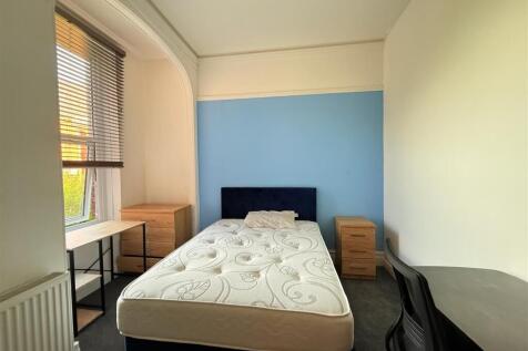 Bed 3.JPG