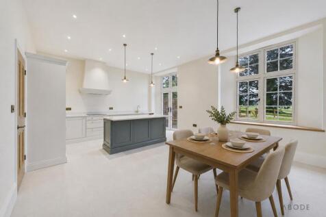 VIRTUALLY STAGED KITCHEN