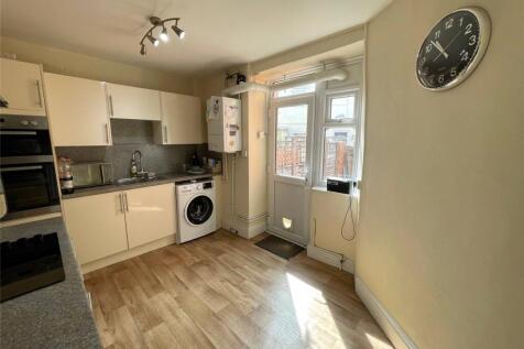 Pound Square, Cullompton, Devon, EX15 photo 5