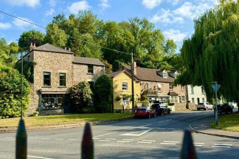 Beautiful location, its the yellow house