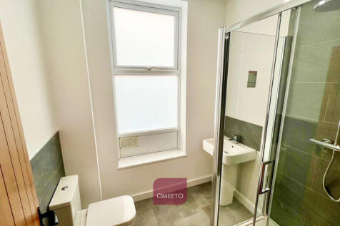 Apartment 6  bathroom