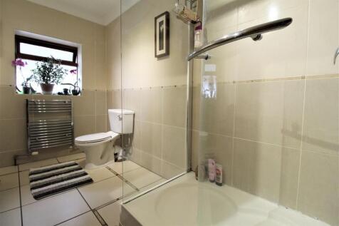 Viola Avenue, Staines photo 3