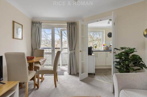 Connaught Court, Windsor photo 3