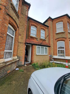 Flat to rent Mansfield Road, Ilford IG1