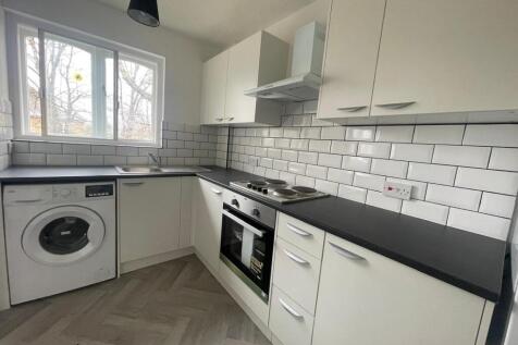 Newly Refurbished 1-bedroom Flat next to Leytonst