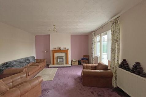 Shirburn Road 38 - Living Room Front.jpg