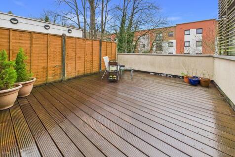 PRIVATED DECKED TERRACE